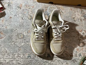 Nike Air Force 1 Jugend Größe 9,5 596728-201 Khaki Freizeitschuhe Turnschuhe - Bild 1 von 6