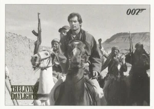 Tarjeta Gold Chase #065/125 James Bond Archives 2016 Spectre #39 'Living Daylights' - Imagen 1 de 1