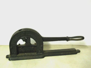 Cortador de enchufe de hierro fundido Brown & Williamson Tobacco Co. No. 2 pantallas SOLO rotas - Imagen 1 de 8