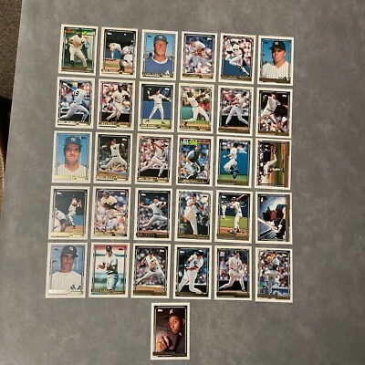 1992 Topps Gold Winners New York Yankees Team Set (31) w/ Auto #793 Brien Taylor - Image 1 of 4