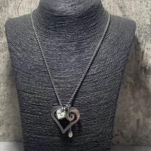 FOSSIL White Heart Pendant Necklace Silver Tone Steel Collar Chain Valentines - Picture 1 of 8