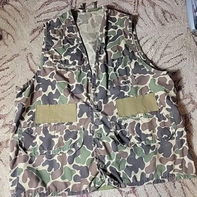 Sports Extra Large Camo Hunting Vest Padded Shoulder Vintage Ripped  - Image 1 of 4