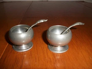 Lot of 2 Vintage Silver-Plated Salt Cellars with Pewter Spoons - Picture 1 of 7