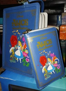 Mochila Bandolera y Cartera Loungefly Disney Alicia en el País de las Maravillas Libro ~ Exhibición - Imagen 1 de 8