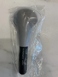 MAC Bronzing Medium Fan Brush 143SES Synthetic Black New - Picture 1 of 2