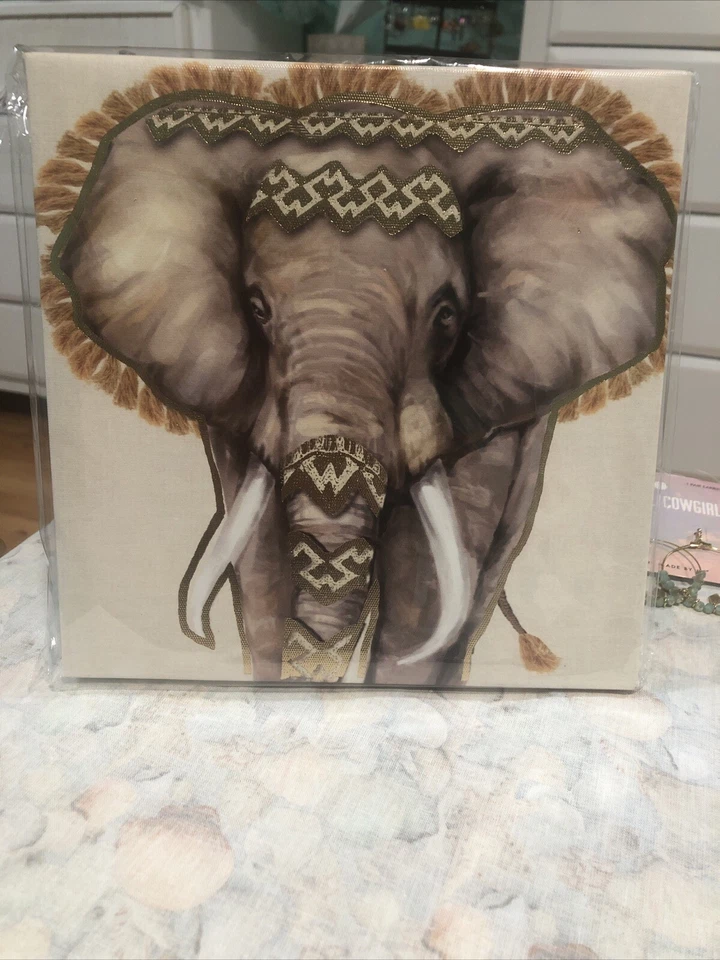 Arte de pared - Impresión en lienzo - Imagen de elefante indómito en la selva - Nuevo - 8”x8” Foto 1 de 1