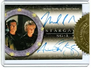 STARGATE SG-1 SEASON 6 2004 DA1 MICHAEL SHANKS / AMANDA TAPPING DUAL AUTOGRAPH - Picture 1 of 2