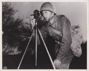 1944 Press Photo WWII US Army Soldier uses Aiming Circle for Rocket Adjustment - Picture 1 of 2