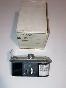 NOS Johnson Controls Sensitive Differential Pressure Switch P32AF-13 060015801 - Picture 1 of 6