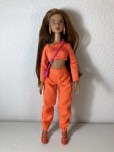 Juguetes Propósito - Latinistas - Muñeca Juliana 11.5” - Morena, Traje Naranja - Imagen 1 de 11