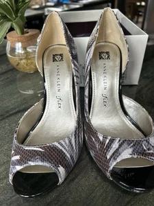 Anne Klein Open Toe Black Gray White Abstract Sz 7M Heel 3 1/2” - Picture 1 of 4