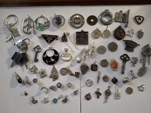 Lotto ciondoli vintage e moderni placcati argento - Foto 1 di 12