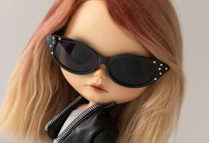 Occhiali da sole Blythe Doll Gina Garan neri occhio di gatto con strass HTF RD PL - Foto 1 di 3