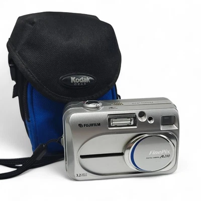 Fujifilm FinePix A210 3.2MP Digital Camera Retro Digicam Silver + Case - Image 1 of 4