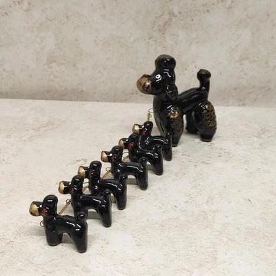 Juego de estatuillas vintage de caniches mamá y 6 bebés con cadena arcilla negra Japón Foto 1 de 4