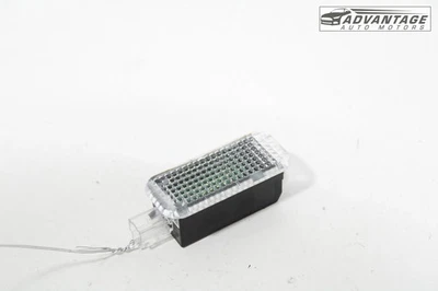 2007-2025 AUDI Q7 QUATTRO DIANTEIRO TRASEIRO ESQUERDO OU DIREITO PORTA LÂMPADA DE CORTESIA FABRICANTE DE EQUIPAMENTO ORIGINAL - Imagem 1 de 4