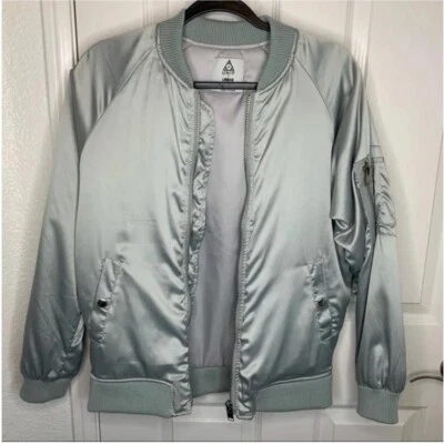 UNIF x UO Small Satin Silver Bomber Jacket. GOOD CONDITION Foto 1 de 3