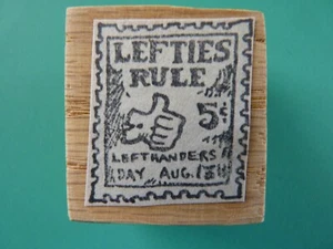 Linkshänder Regel Faux Porto GUMMI BABY BUGGY STOßSTANGE Gummistempel Linkshänder Tag - Bild 1 von 2