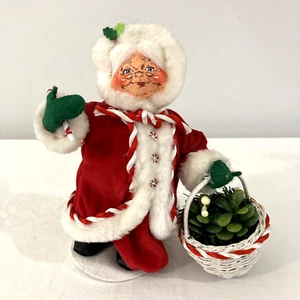 ANNALEE 2007 9" Peppermint Mrs Santa Claus Winter Holly Basket Mistletoe 590107 - Picture 1 of 9