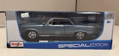 Maisto 31885 1965 Pontiac GTO Blue Diecast Model Car 1/18 Scale - Image 1 of 4
