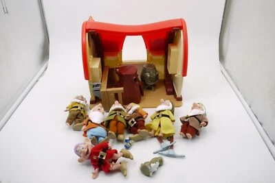 DISNEY SIMBA SNOW WHITE & THE SEVEN 7 DWARVES 4.5'' FIGURE DOLL LOT + HOUSE - Image 1 of 4