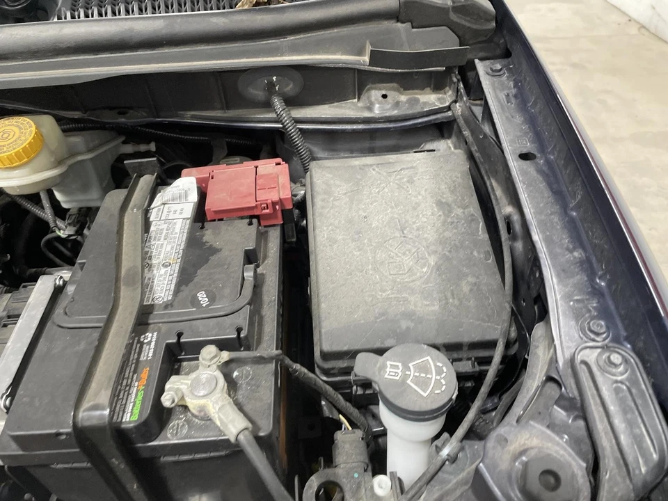 Used Fuse Box Engine fits: 2015 Chevrolet Sonic 1.8L VIN H 8th digit opt LUW Gra - Imagem 1 de 4