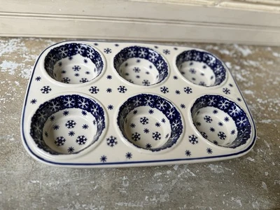 Polish Pottery Manufaktura Boleslawiec 6 Cup Muffin Pan Snowflake Pattern  - Image 1 of 4