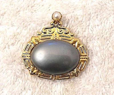 PIN BROCHE CLÁSICO DISEÑO CIRCULAR OVALADO GRIS DISFRAZ PIEDRA IMITACIÓN PERLA ORO A X1 Foto 1 de 2