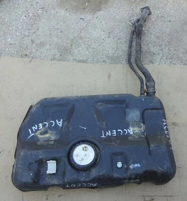 HYUNDAI ACCENT MODELO 1999 02 MOTOR G4EA TANQUE DE COMBUSTIBLE GASOLINA 31150-25000 USADO  Foto 1 de 4