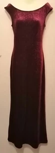 VINTAGE Ladies Size 8 REVIEW Stretch Velour Dress - Picture 1 of 3