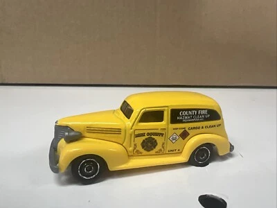 Mattel~Matchbox~1939~Chevrolet~County Fire Hazmat Clean Up Truck~Pre-Owned. - Image 1 of 4