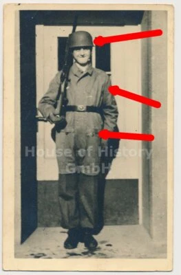 127216 Portraifoto: Fallschirmjäger, Knochensack, Springerhelm, Gewehr - Bild 1 von 2