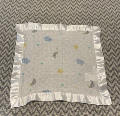 Manta/Lovey de seguridad Lulujo Baby blanca muselina estrellas nubes luna satinado Foto 1 de 4