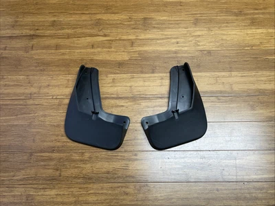 Juego de 2 protectores contra salpicaduras delanteros izquierdo y derecho Volkswagen Tiguan 2018-2024 OEM Foto 1 de 4