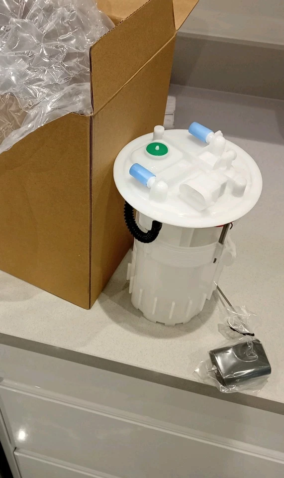 2011 Vivaro Fuel Level Sensor 2.0 Diesel - Image 1 of 1