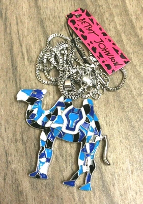 Betsey Johnson Plata, Azul y Blanco Esmalte Camello Colgante en Collar de Plata ¡Nuevo! Foto 1 de 2