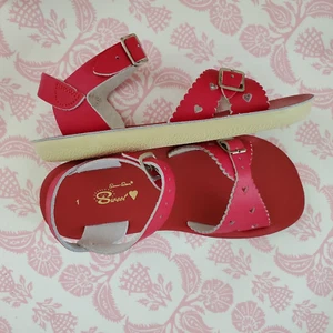 NIB Sun San Sweetheart Saltwater Sandals Red Leather 1 Youth (24217B) - Picture 1 of 4