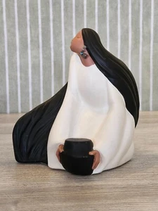 Stunning Nova-5 Inc Handcast Handpainted Native American Woman Sculpture - Picture 1 of 16