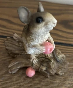Castagna Mouse with Berries Standing on Log Sculpture Italy 1988 Rare Figurine - Picture 1 of 14