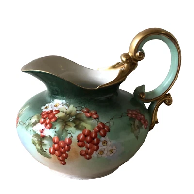 Preciosa jarra grande Tressemanes & Vogt Limoges pintada a mano patrón de bayas rojas Foto 1 de 4