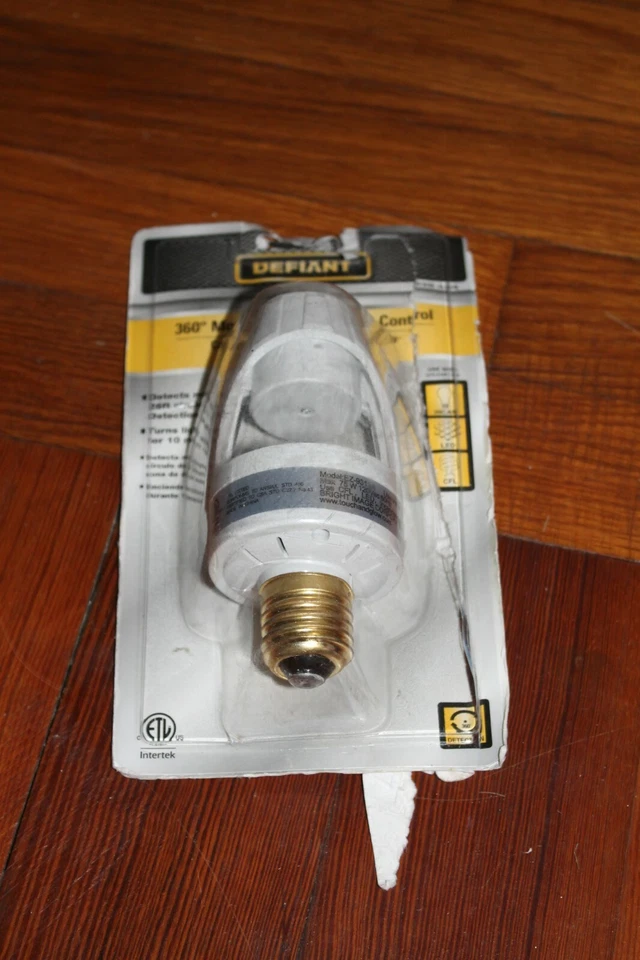 New ! Defiant 360 Degree Activated Light Control 25' 360 Degree Detection Zone - Image 1 of 1