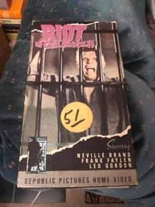 Riot In Cell Block 11 RARE Republic Pictures 1954 VHS prisoners take over prison - Picture 1 of 6
