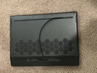 Alienware - m15 R3 - 15.6" - Intel i7 - 16GB - NVIDIA GeForce RTX 2070 - SSD de 1TB Foto 1 de 4