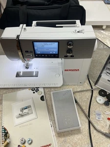 Bernina B 560 Sewing and Quilting Machine - Picture 1 of 6