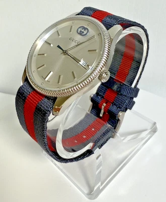 Reloj unisex Gucci G-Timeless esfera plateada azul/rojo nailon fecha cuarzo YA1264237 Foto 1 de 4