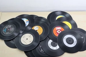 30 x 7” Singles Vinyl Records for Crafting Crafts Upcycling All Full Centres - Picture 1 of 2