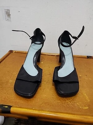 Zapatos Gianni Bini punta abierta... negros... talla 8M... usados Foto 1 de 4