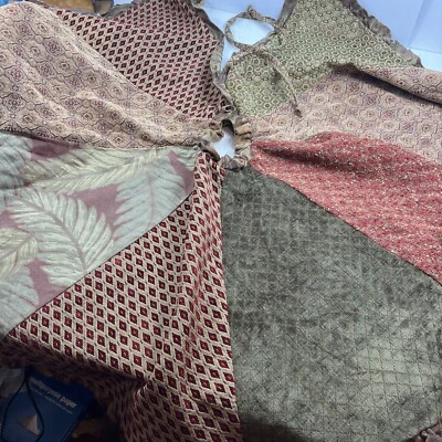 65” Traditional Christmas Tree Skirt. Heavy Paneled Fabric. Dbl. Sided Classic - Image 1 of 4