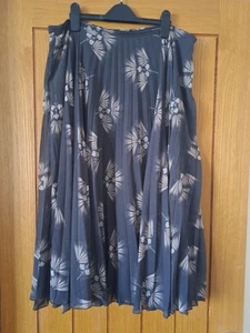 NEXT WOMEN'S PLEATED Floral SKIRT SIZE 16 FULLY LINED HARDLEY WORN LOVELY SKIRT - Picture 1 of 3