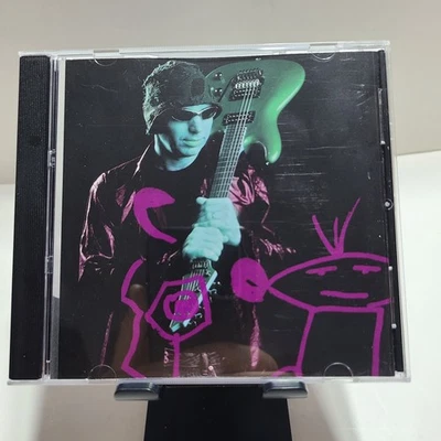 Joe Satriani • Is There Love In Space? 2004 Sony Music and Epic Records. Foto 1 de 4